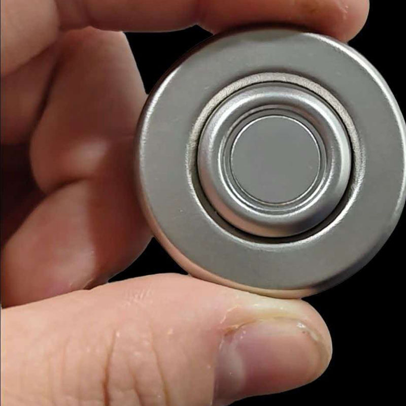 Cool Office Tech Gadgets - سبينر معدني جديد لتخفيف التوتر وعلاج
