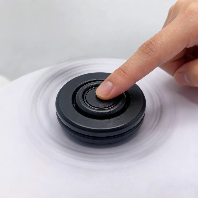 Cool Office Tech Gadgets - سبينر معدني جديد على شكل UFO