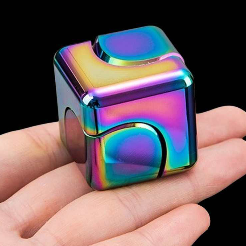 مكعب سبينر إنفينيتي معدني مربع - مراجعة Cool Office Tech Gadgets وسعره