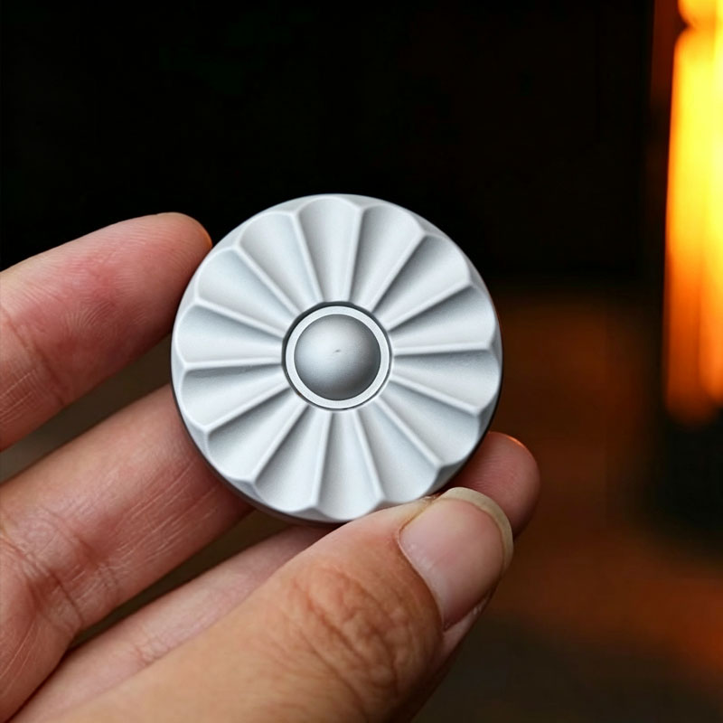 Petal Magnetic Haptic Coin Fid - مراجعة Cool Office Tech Gadgets وسعره